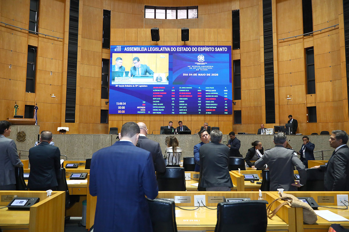 NOTÍCIA: Plenário apoia projeto sobre comunicação de gravidez de menores