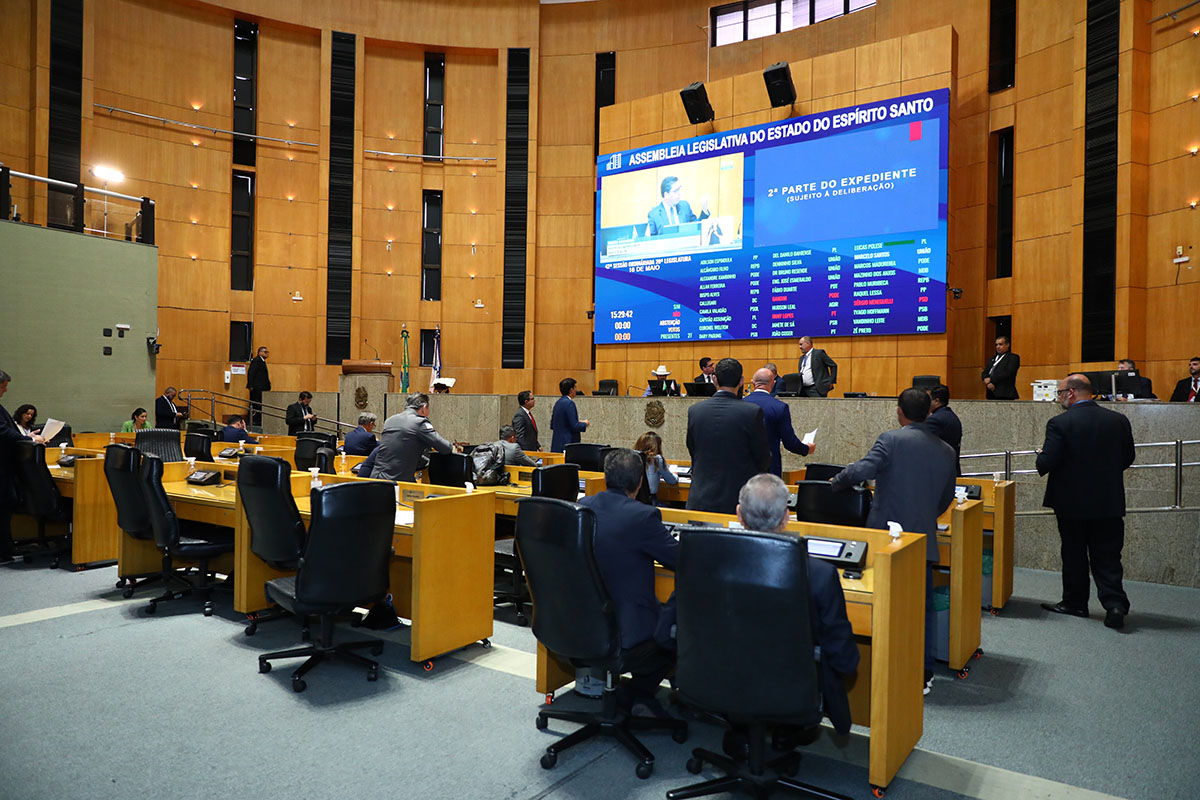 NOTÍCIA: Aprovada matéria que inverte ordem de fase de licitações