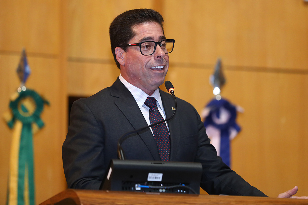 Imagem da notícia: Começa a tramitar proposta que prioriza atendimento a responsável por PcD